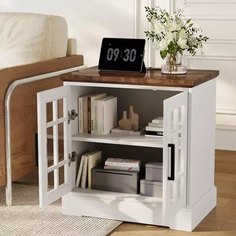 Table d'appoint moderne avec station de charge, porte en verre réglable et rangement de chevet