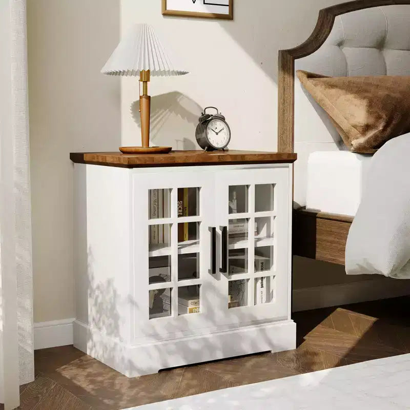 Table d'appoint moderne avec station de charge, porte en verre réglable et rangement de chevet