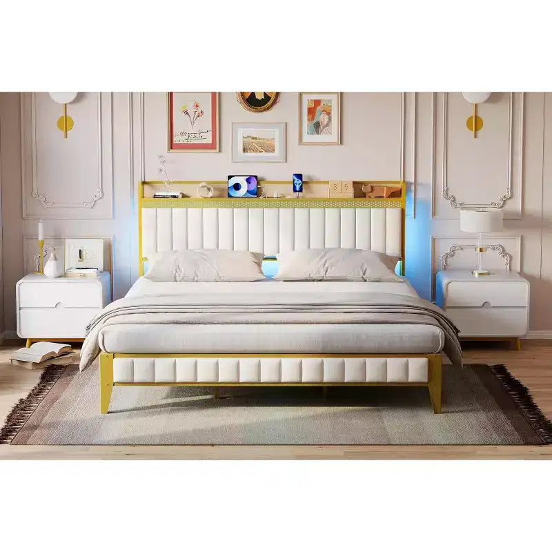 Cadre de lit King Size blanc avec lumières LED RGB et station de recharge, lit plateforme rembourré avec tête de lit de rangement, aucun sommier tapissier requis