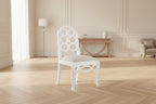 Chaise de salle à manger Loop en acajou laqué blanc avec treillis