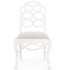 Chaise de salle à manger Loop en acajou laqué blanc avec treillis